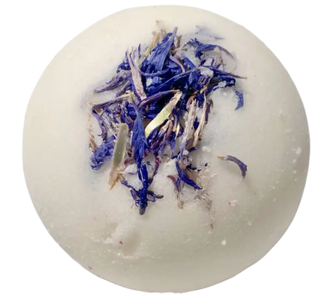 Boule de bain artisanale nourrissante garnie de fleurs de bleuet